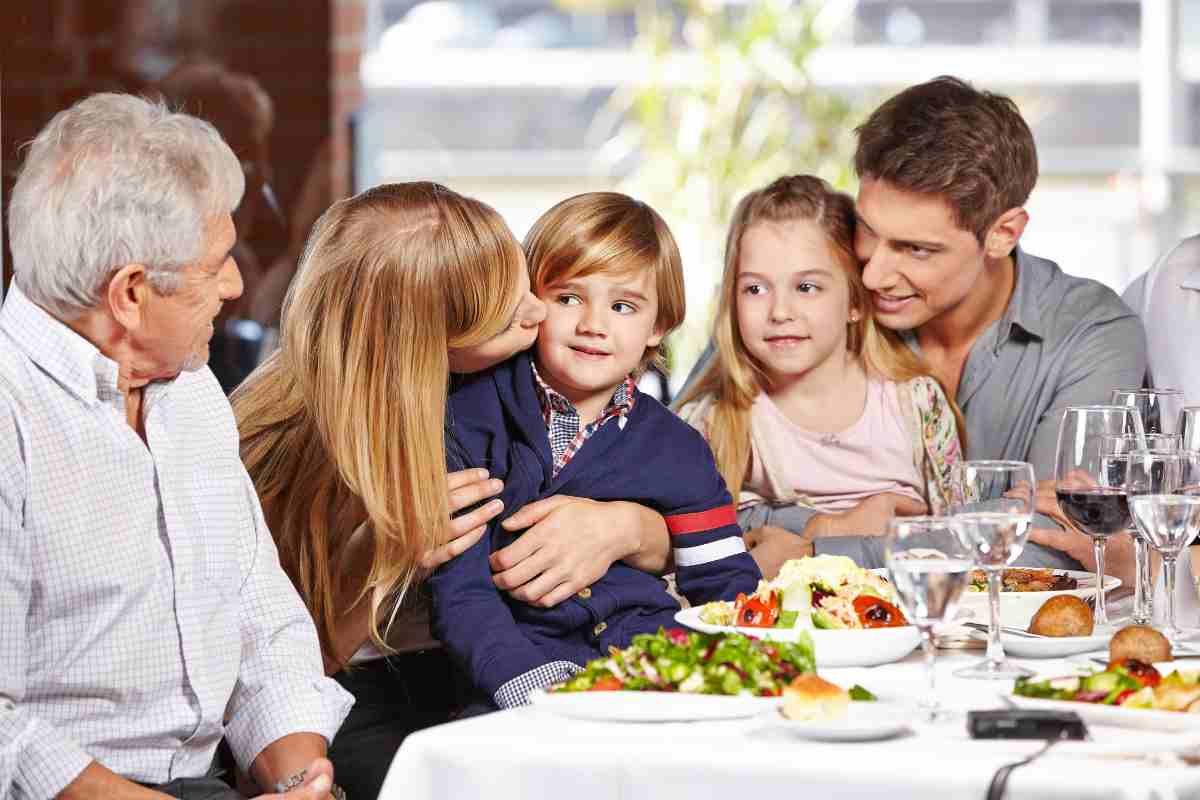 I bambini al ristorante non stanno al loro posto-ecco cosa puoi fare