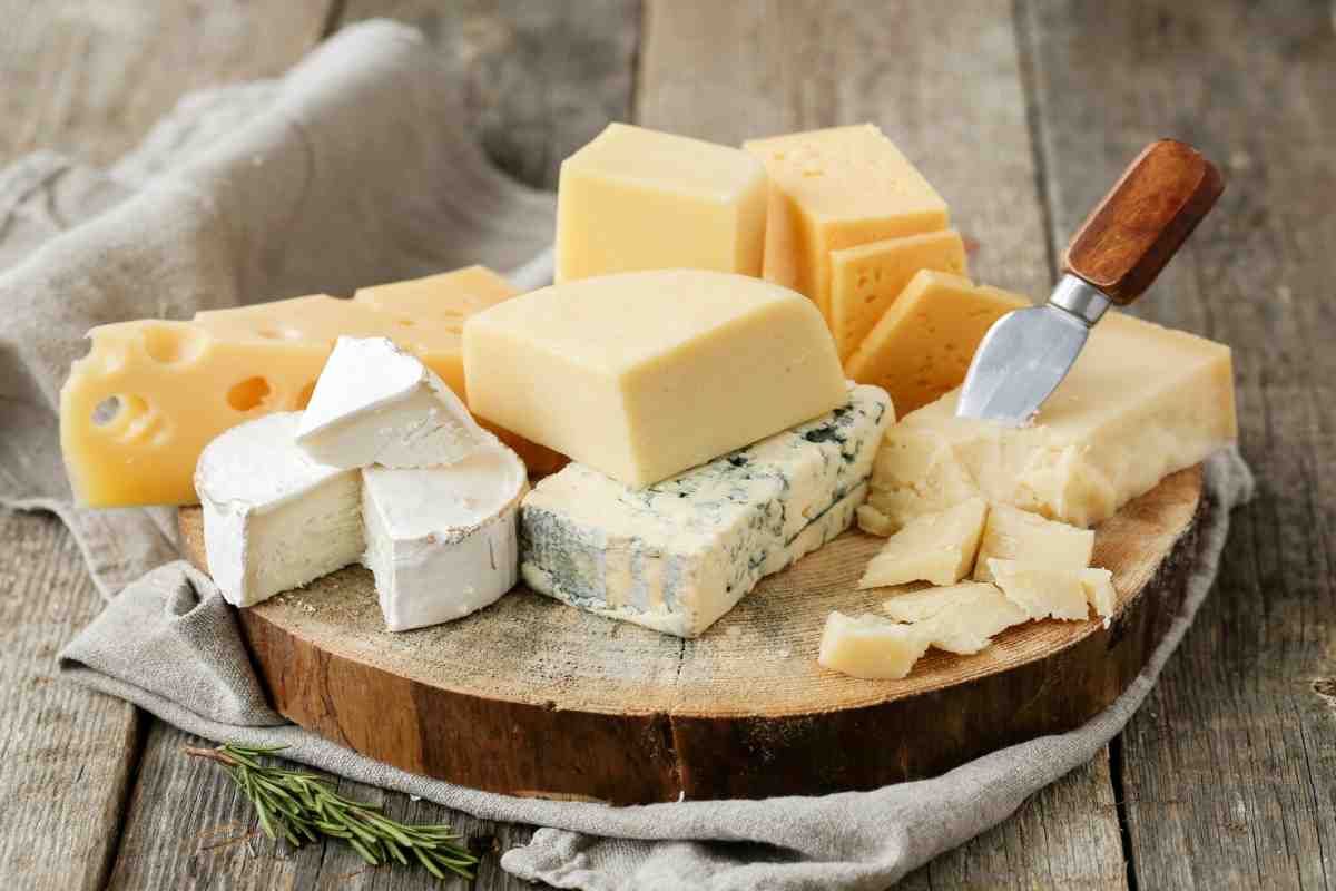 Errori che facciamo quando conserviamo il formaggio in frigo