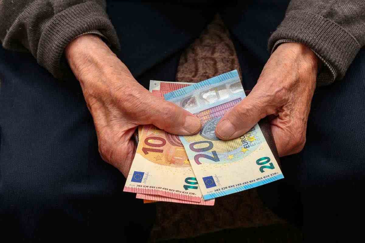 soldi stipendi pensioni