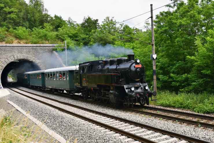 viaggiare su un treno d'epoca