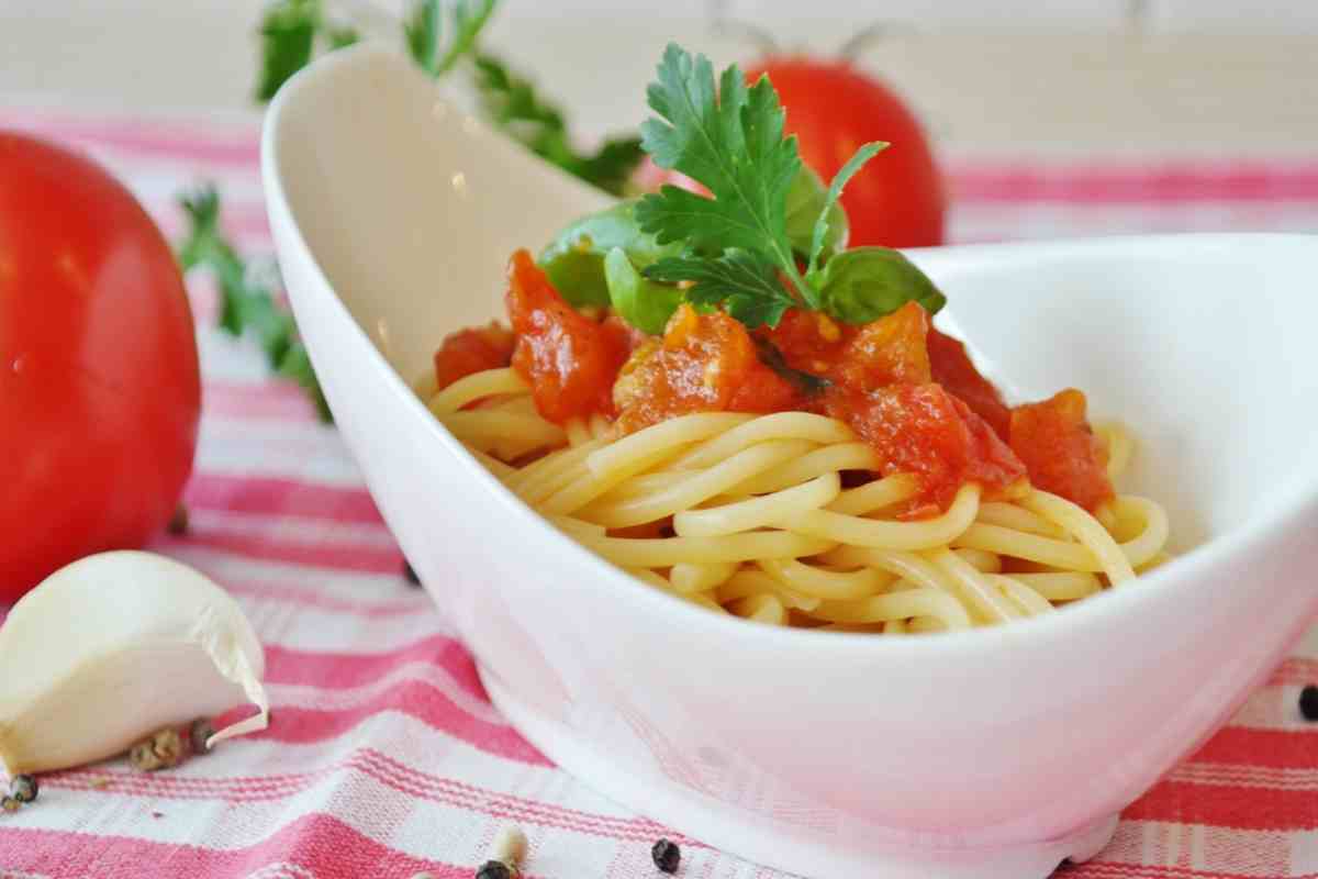 Mangiare la pasta a cena