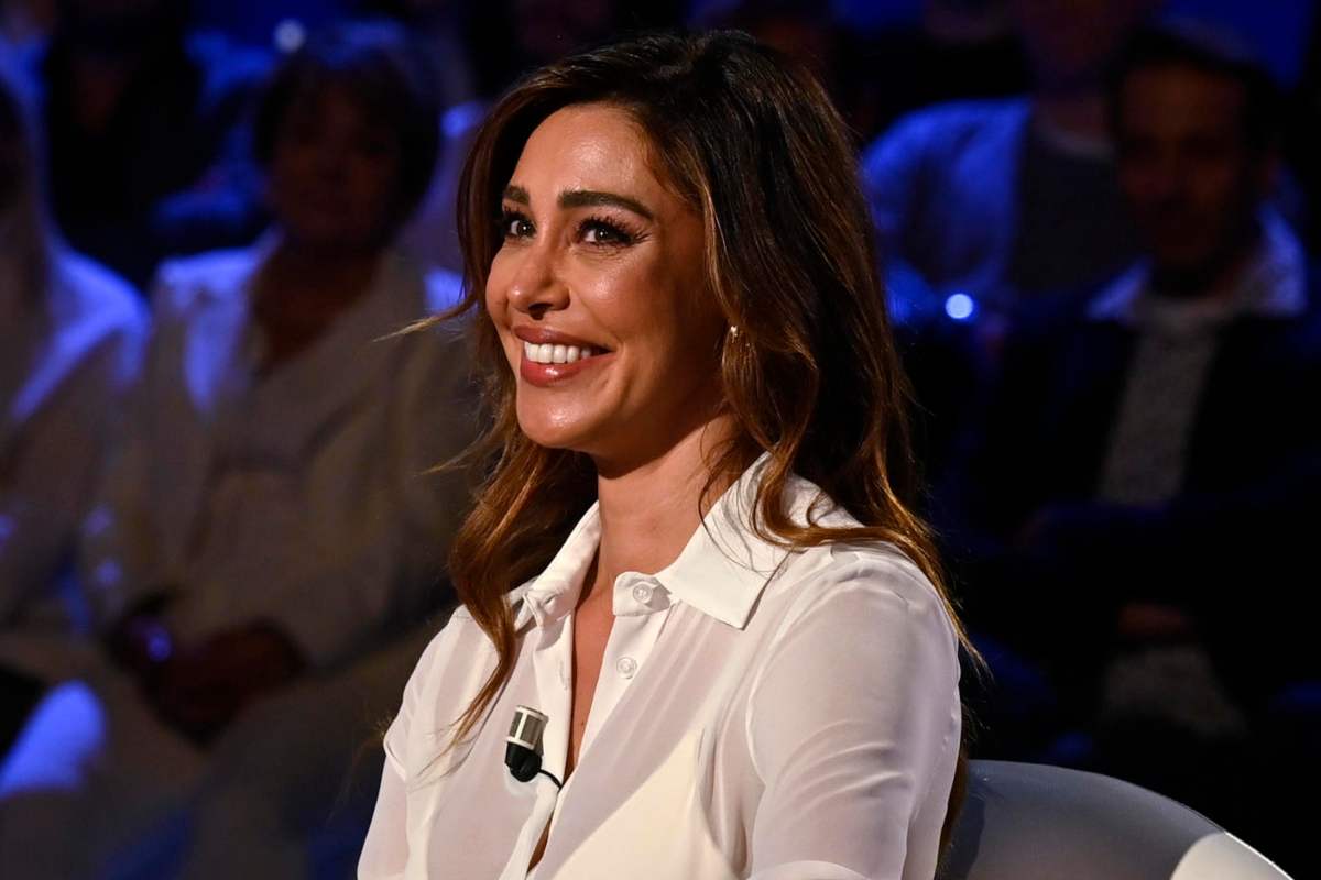 Belen Rodriguez canta a Domenica In