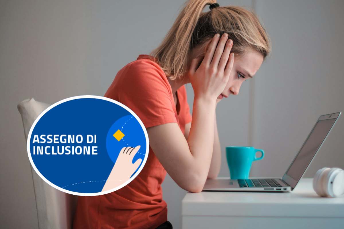 Una ragazza seduta alla scrivania con le mani sulle tempie e, in evidenza, la grafica dell'assegno di inclusione