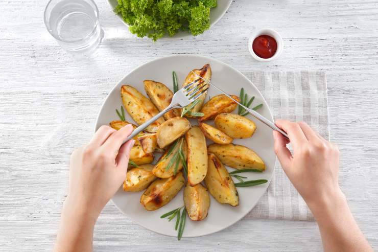 Piatto di patate al forno