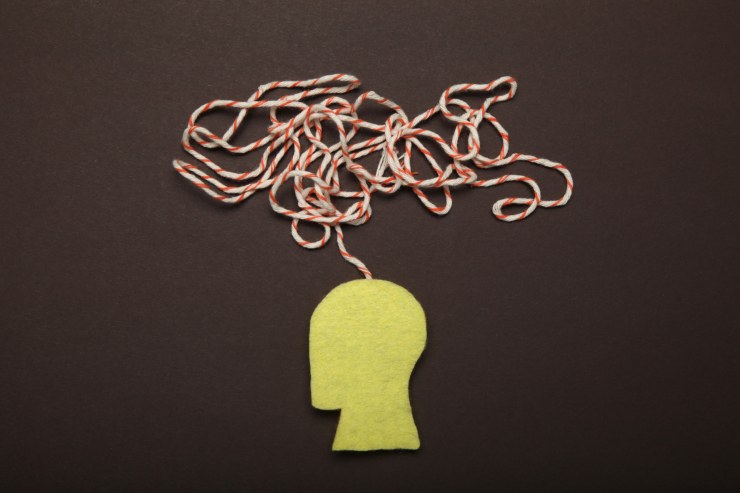 illustrazione mente con delle corde aggrovigliate: concetto di stress e ansia