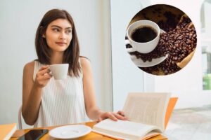donna prende caffè- caffè in tazza