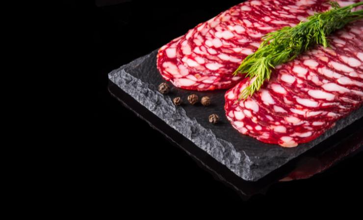 salame su tagliere