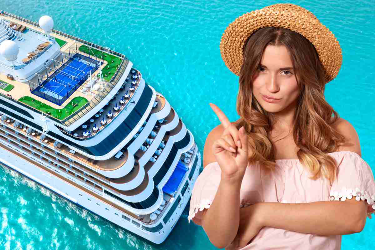 donna indica nave crociera in mare