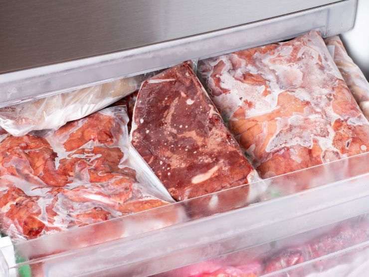 carne congelata nel freezer 