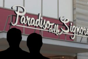 Insegna Il Paradiso delle Signore e due sagome nere
