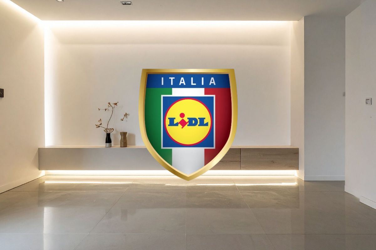 soggiorno illuminato e logo lidl