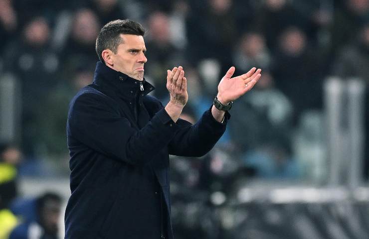 thiago motta in campo che applaude