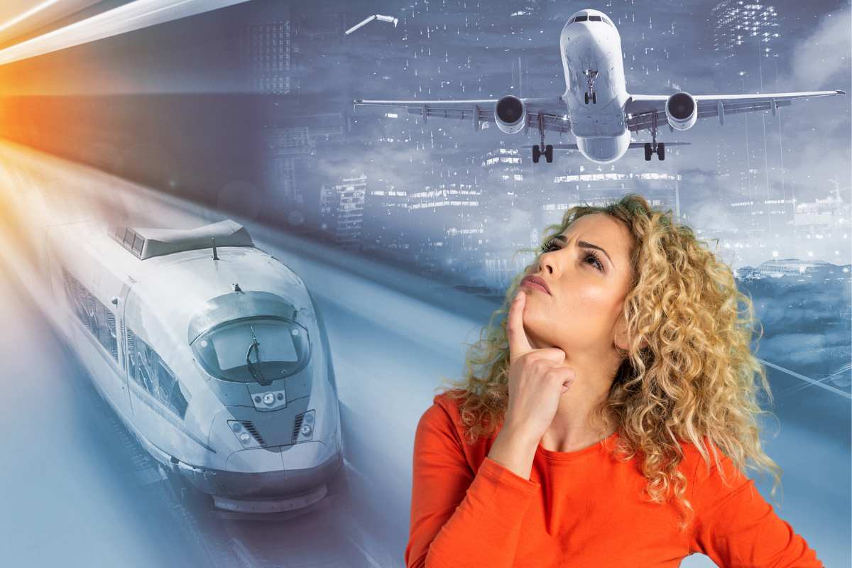 treno e aereo donna che pensa