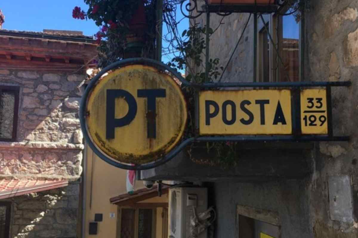 L'insegna di un vecchio ufficio postale